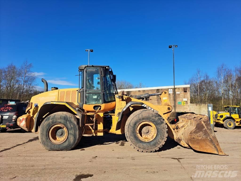 CASE 821 F Wielladers