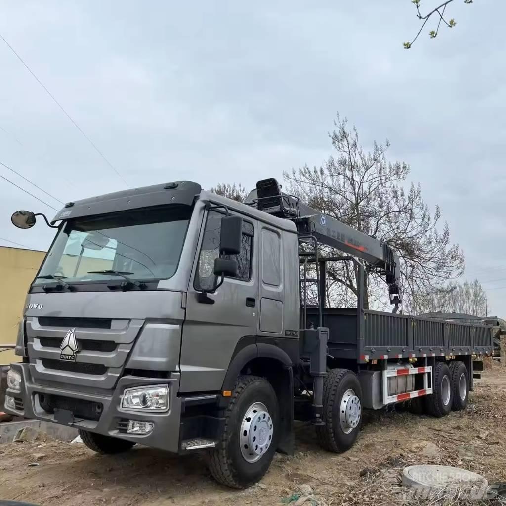 Howo 371 8x4 Vlakke laadvloer met kraan