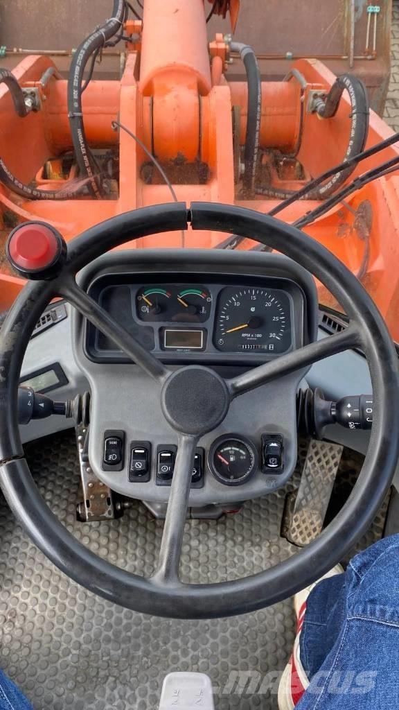 Hitachi LX 210 E Wielladers