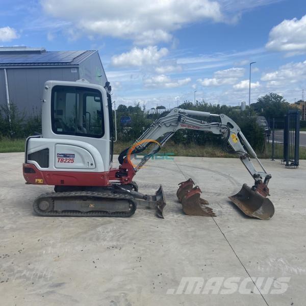 Takeuchi TB225 Wielgraafmachines