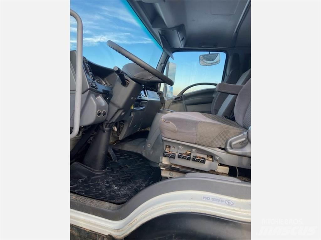 Isuzu FTR Bakwagens met gesloten opbouw