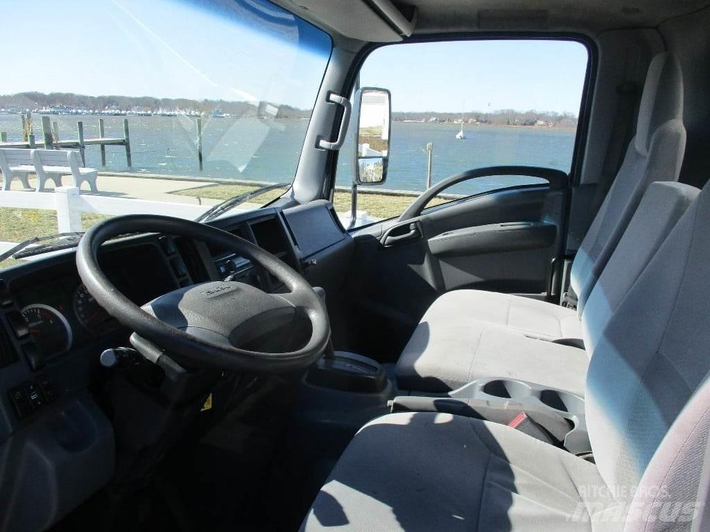 Isuzu NPR Bakwagens met gesloten opbouw