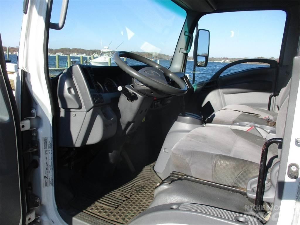 Isuzu NRR Bakwagens met gesloten opbouw