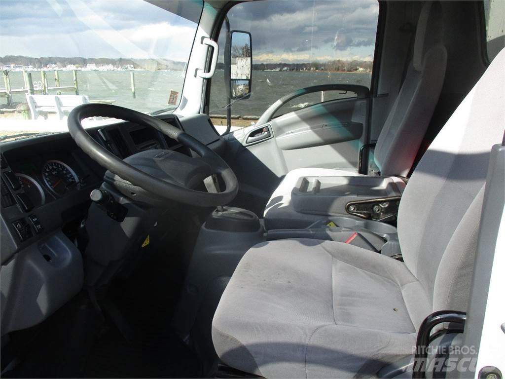 Isuzu NRR Bakwagens met gesloten opbouw