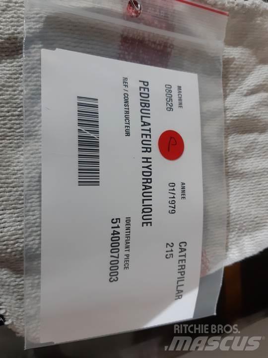CAT 215 Cabine en interieur