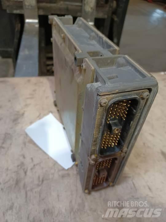 CAT 318C Cabine en interieur