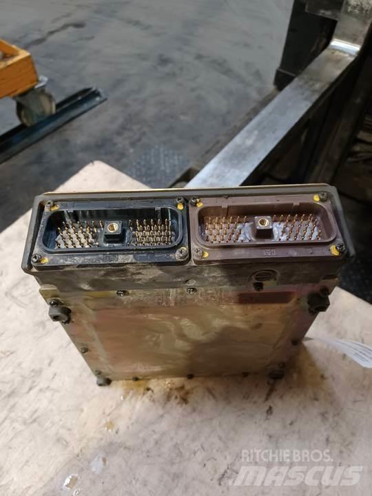 CAT 318C Cabine en interieur