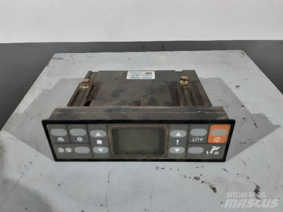 CAT 318C Cabine en interieur