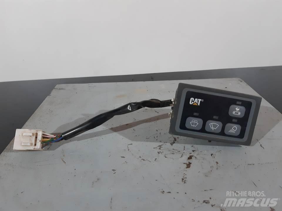 CAT 318C Cabine en interieur