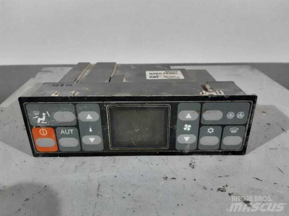 CAT 318C Cabine en interieur