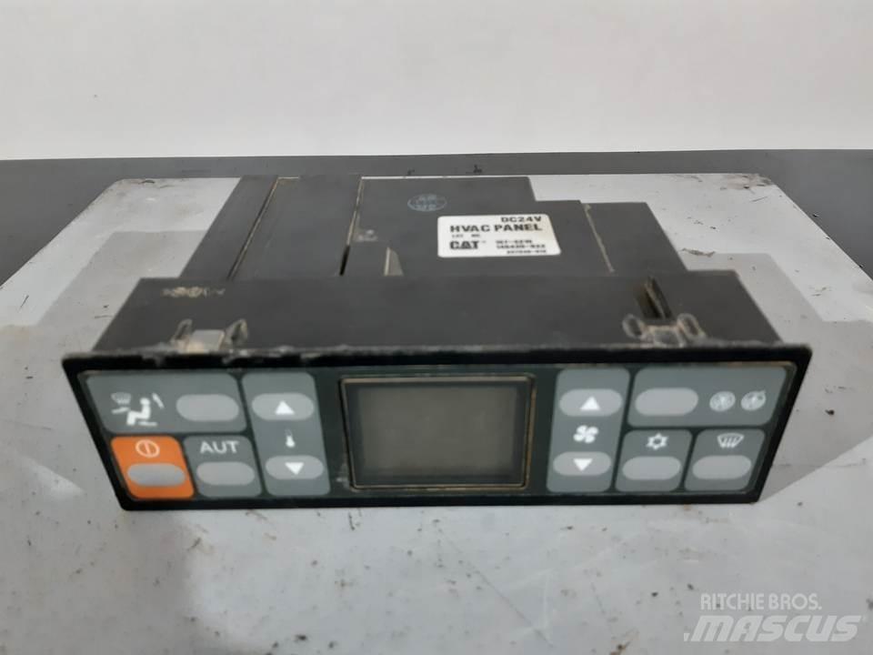 CAT 322 Cabine en interieur