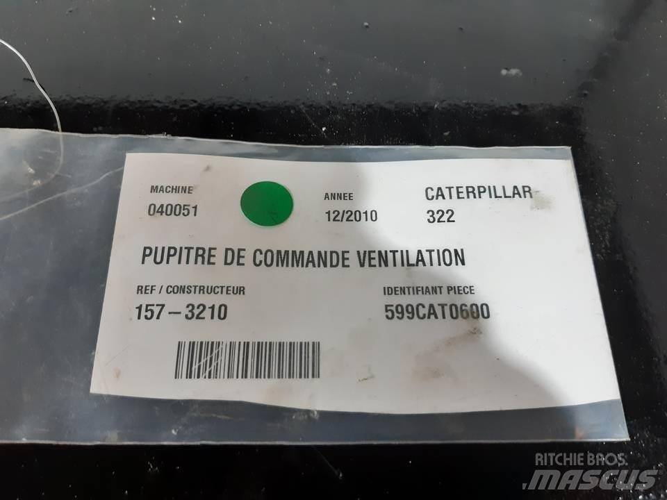 CAT 322 Cabine en interieur