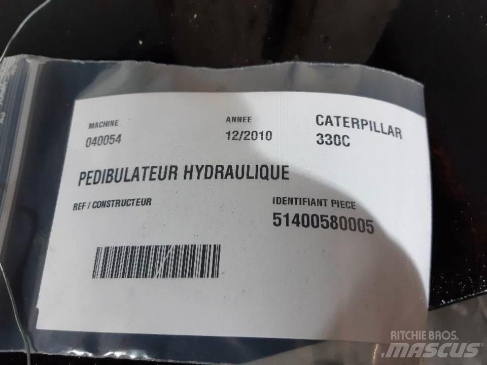 CAT 330C Cabine en interieur