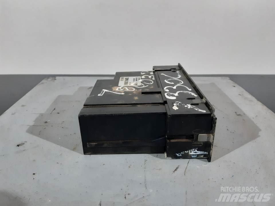 CAT 330C Cabine en interieur