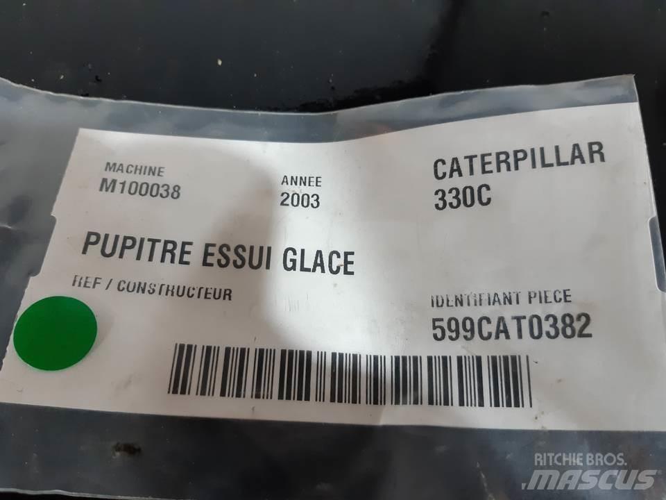 CAT 330C Cabine en interieur