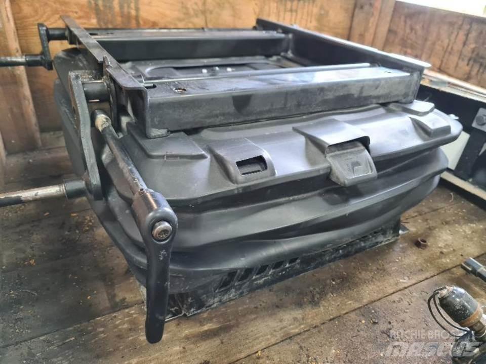 CAT 336DL Cabine en interieur