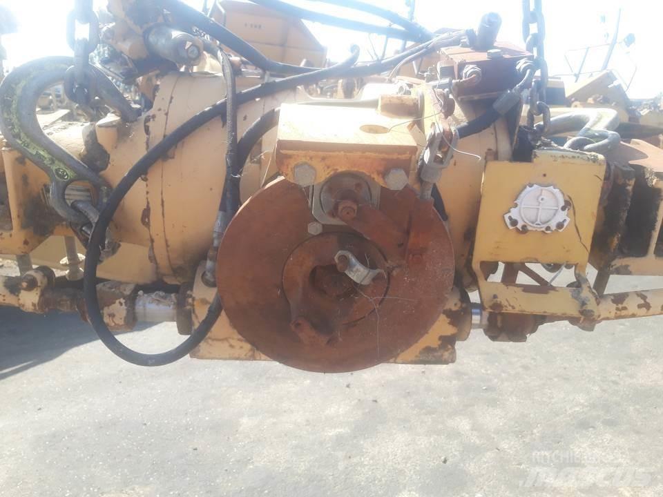 CAT 438B Transmissie
