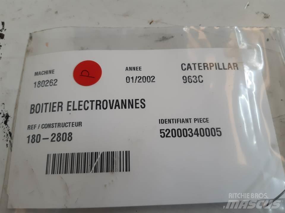 CAT 963C Cabine en interieur
