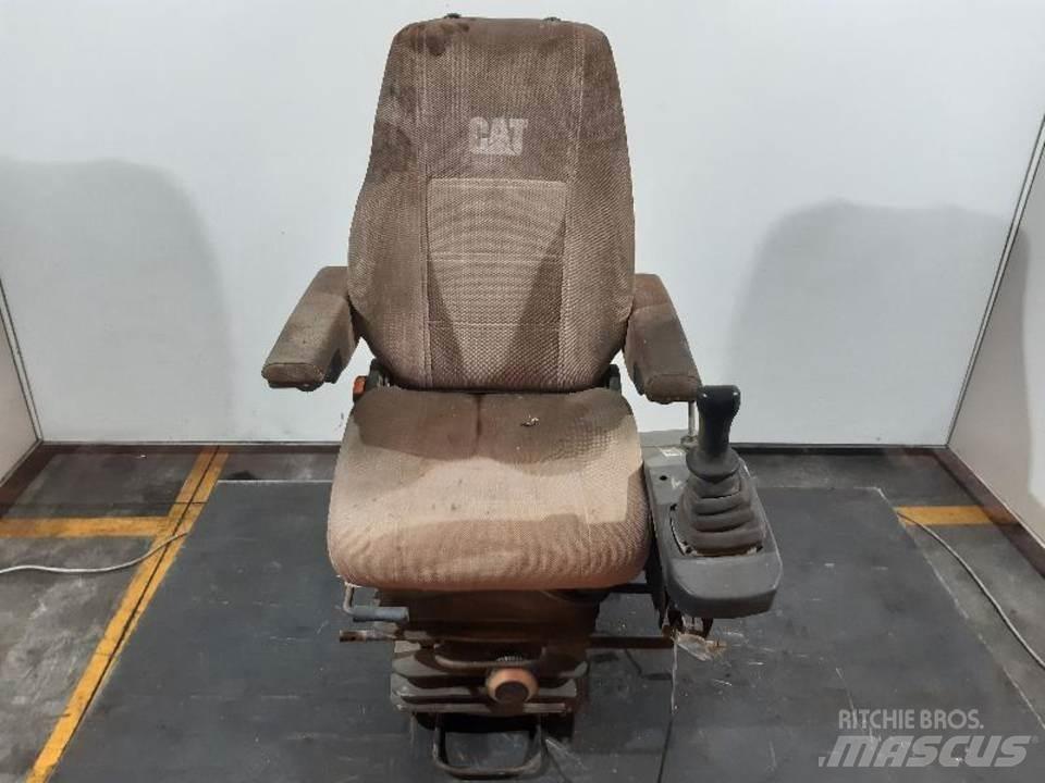 CAT M312 Cabine en interieur