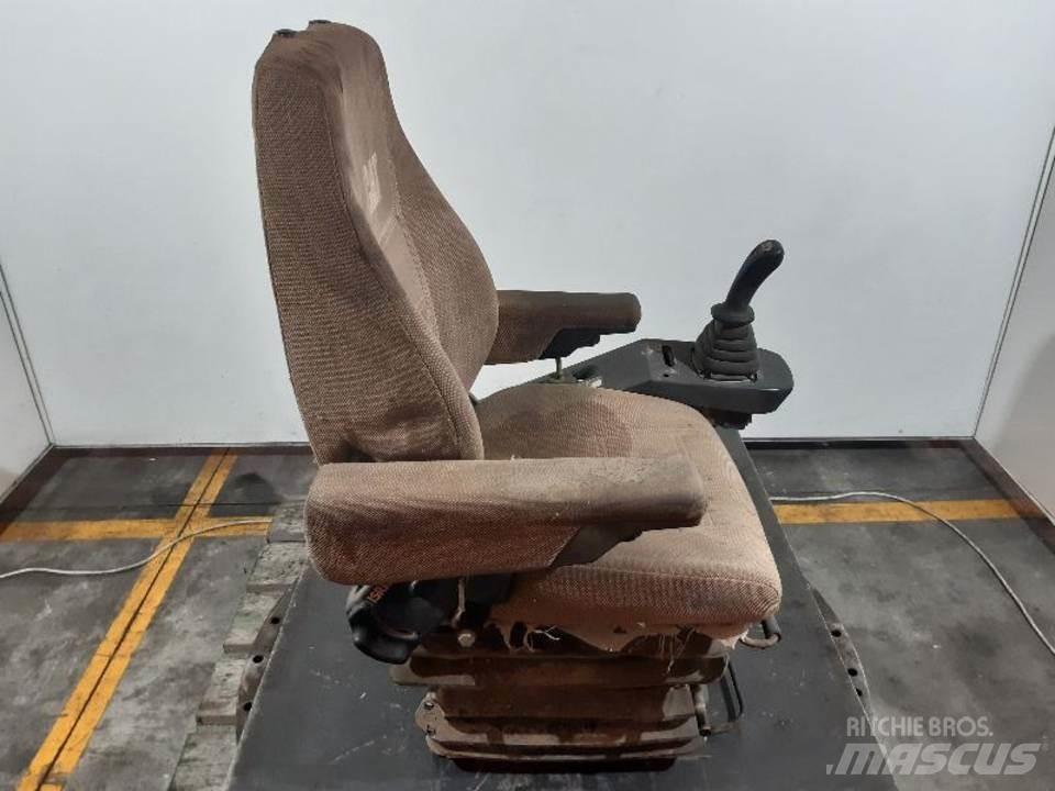 CAT M312 Cabine en interieur