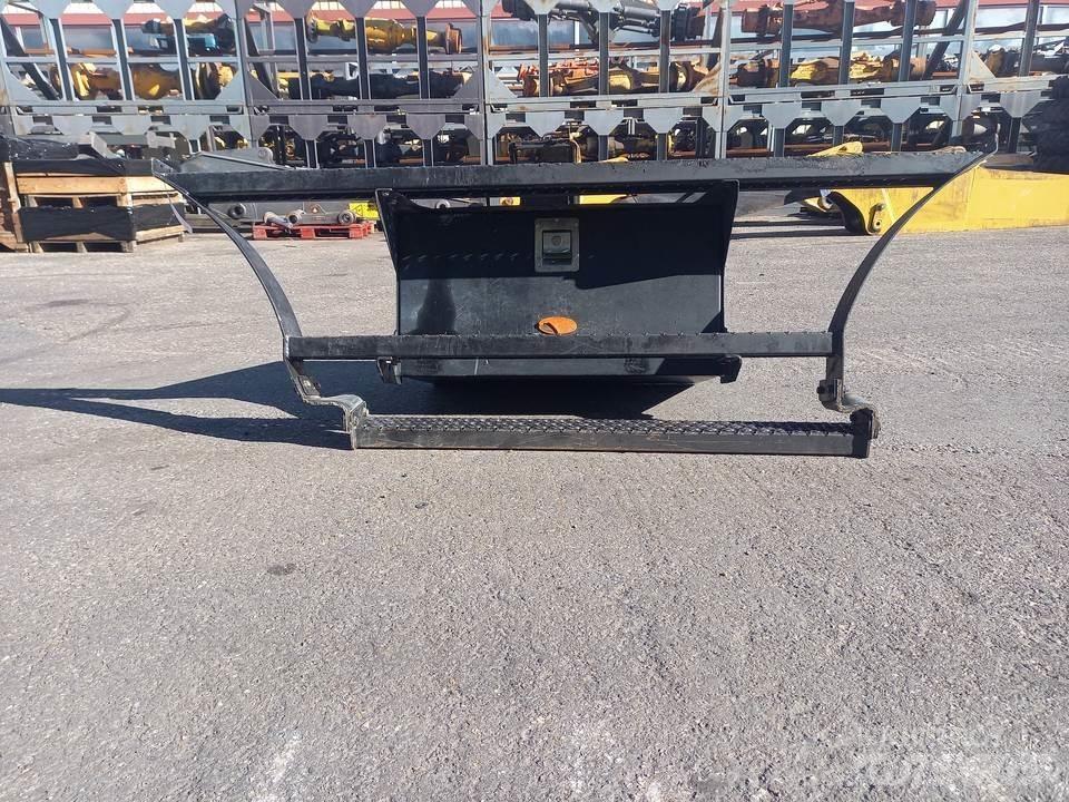 CAT M320F Cabine en interieur