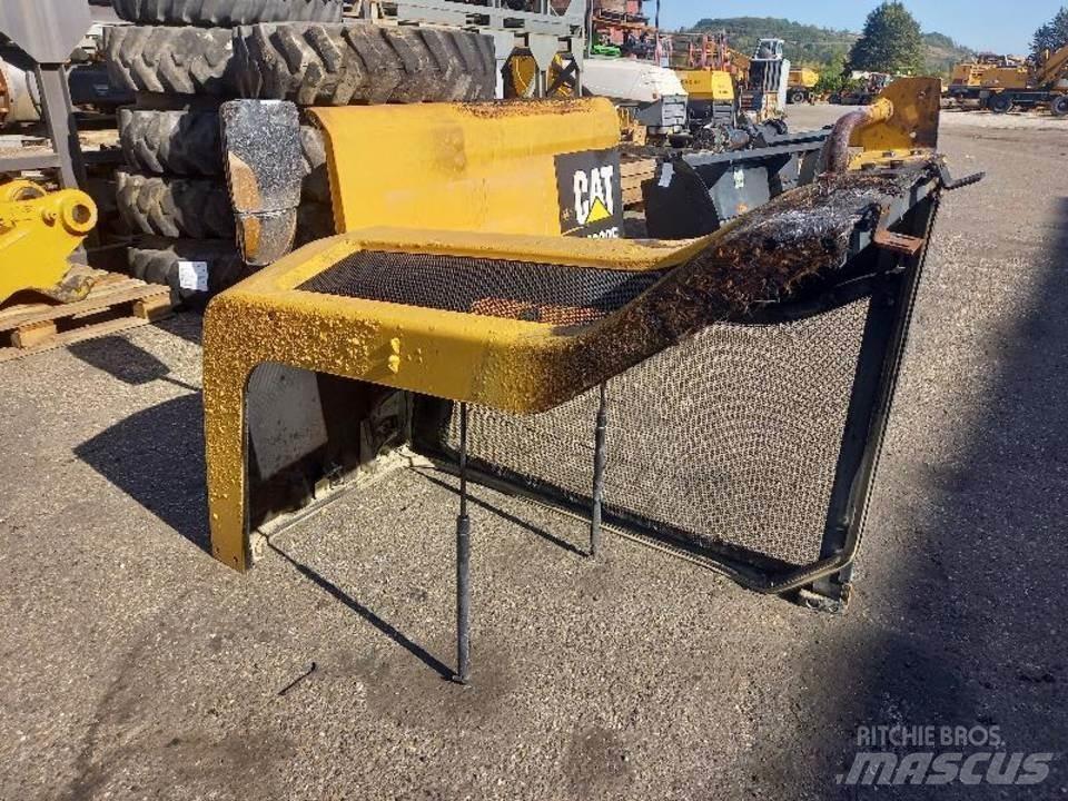 CAT M320F Cabine en interieur