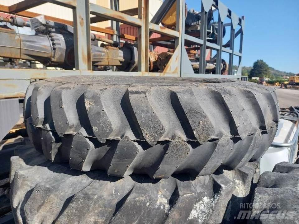 CAT M320F Rupsbanden, kettingen en onderstel