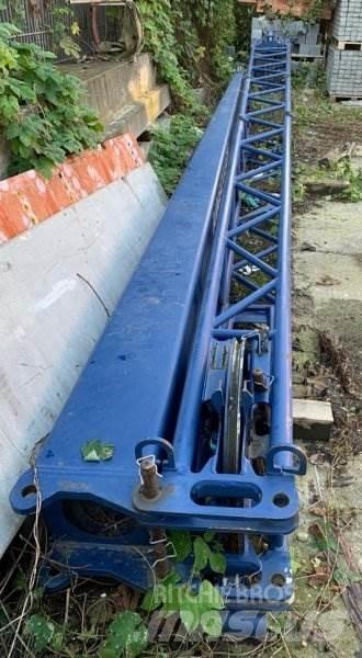 Liebherr 1030 Vlakke laadvloer met kraan