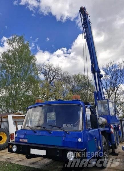 Tatra T815 +(ČKD) AD 28 Vlakke laadvloer met kraan