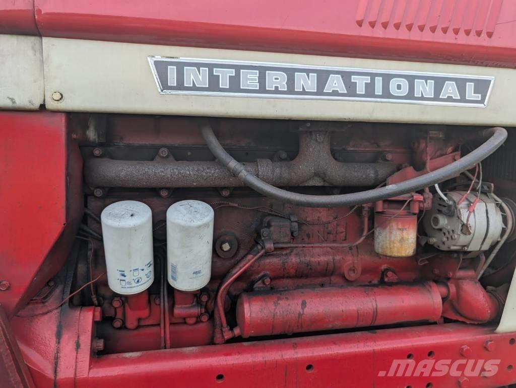 International 966 Tractoren