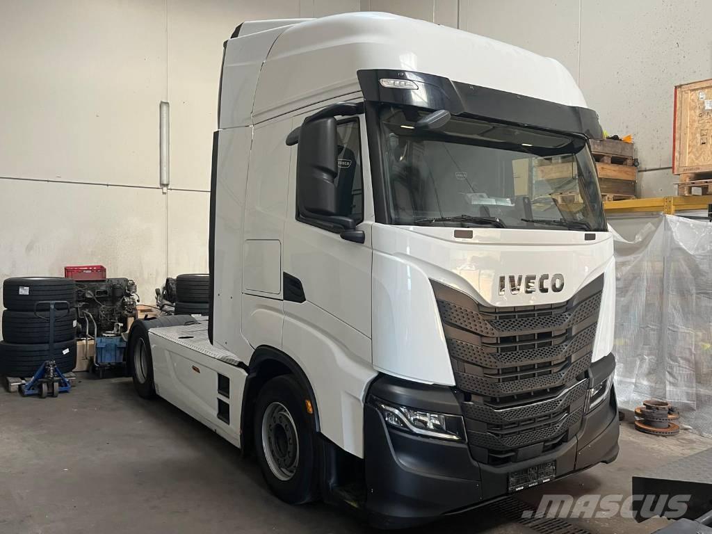 Iveco S-Way AS 440 Trekkers
