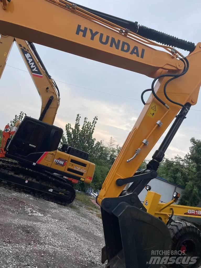 Hyundai R220 Rupsgraafmachines
