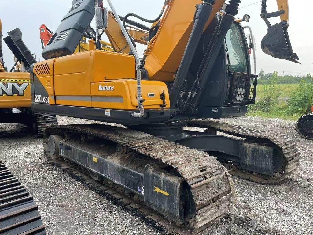 Hyundai R220 Rupsgraafmachines