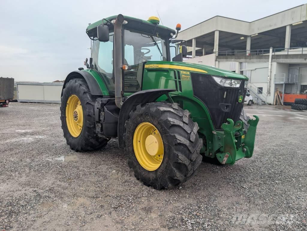 John Deere 7230 R Tractoren