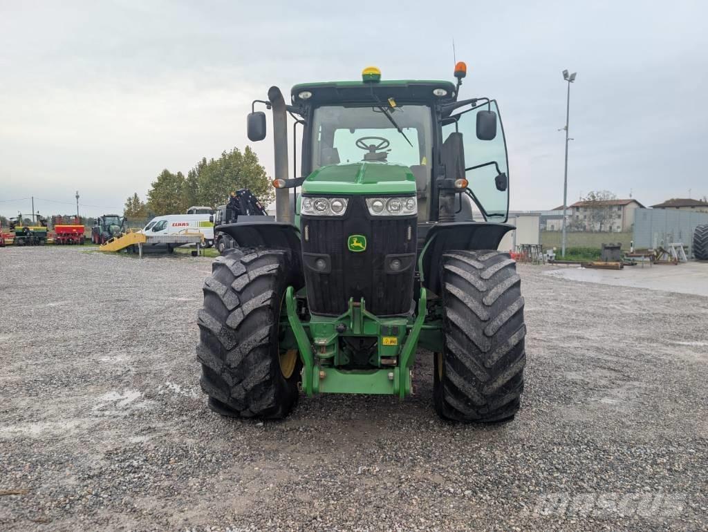 John Deere 7230 R Tractoren