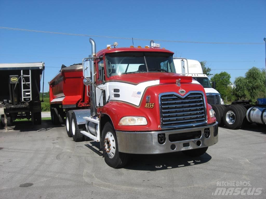 Mack CXN 613 Trekkers