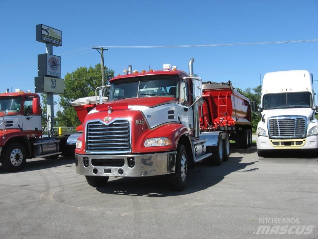 Mack CXN 613 Trekkers