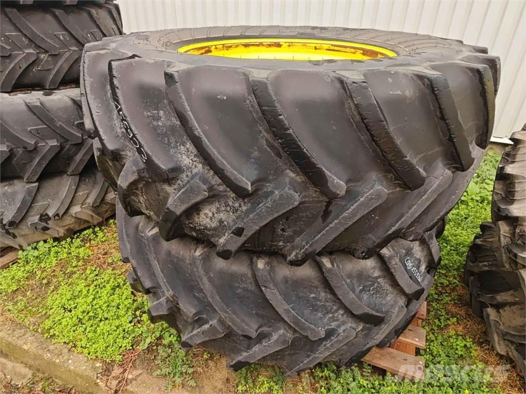 Mitas 600/65R34 Banden, wielen en velgen