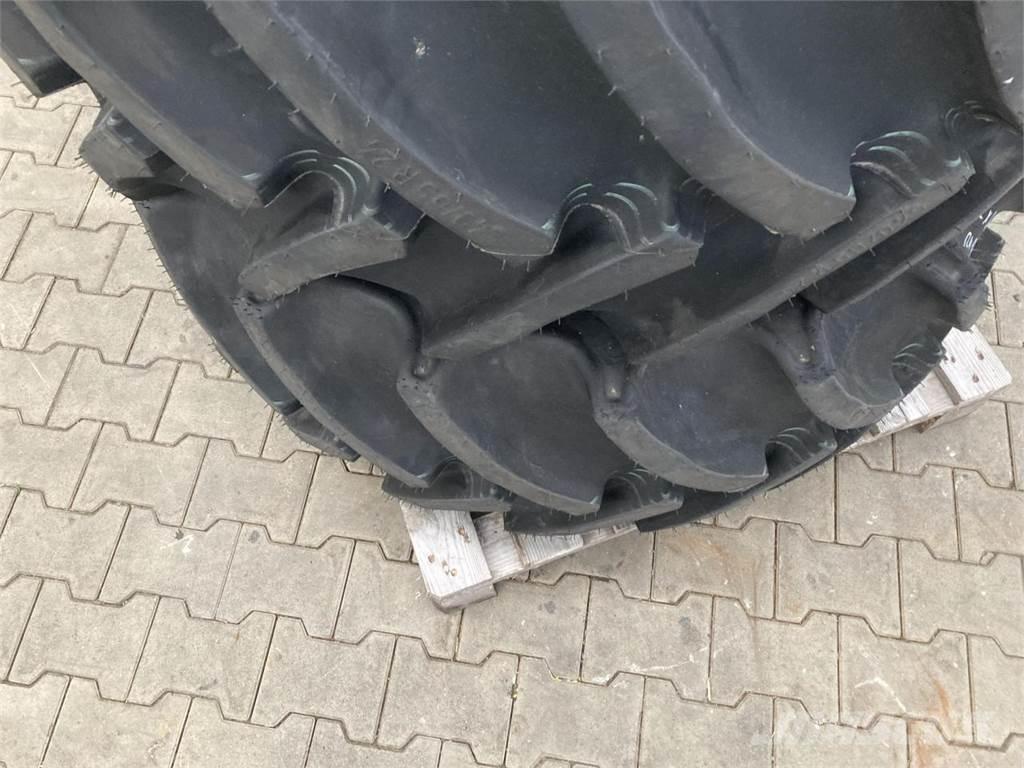Mitas 540/65R24 Banden, wielen en velgen