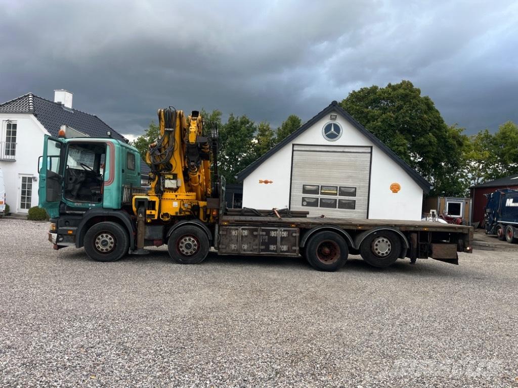 Scania 124 G 420 Vlakke laadvloer met kraan