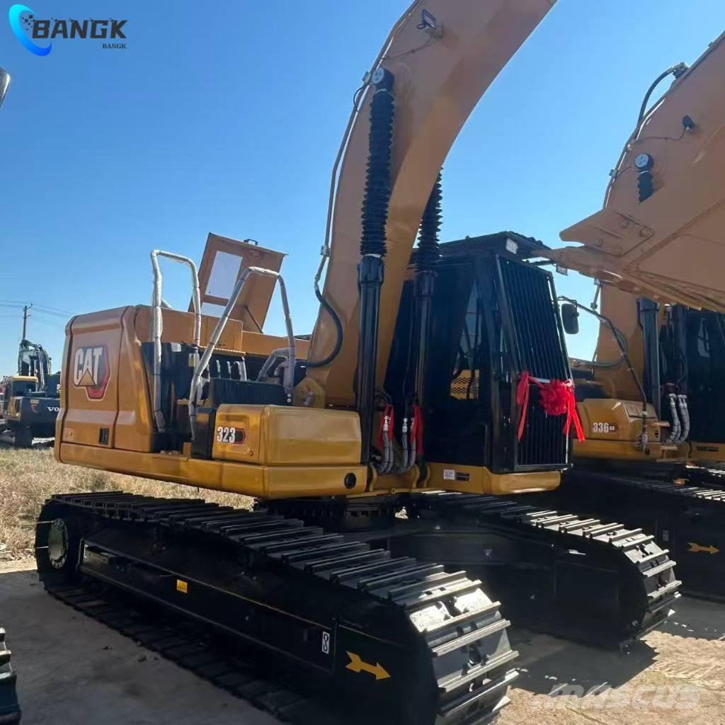 CAT 323 Rupsgraafmachines