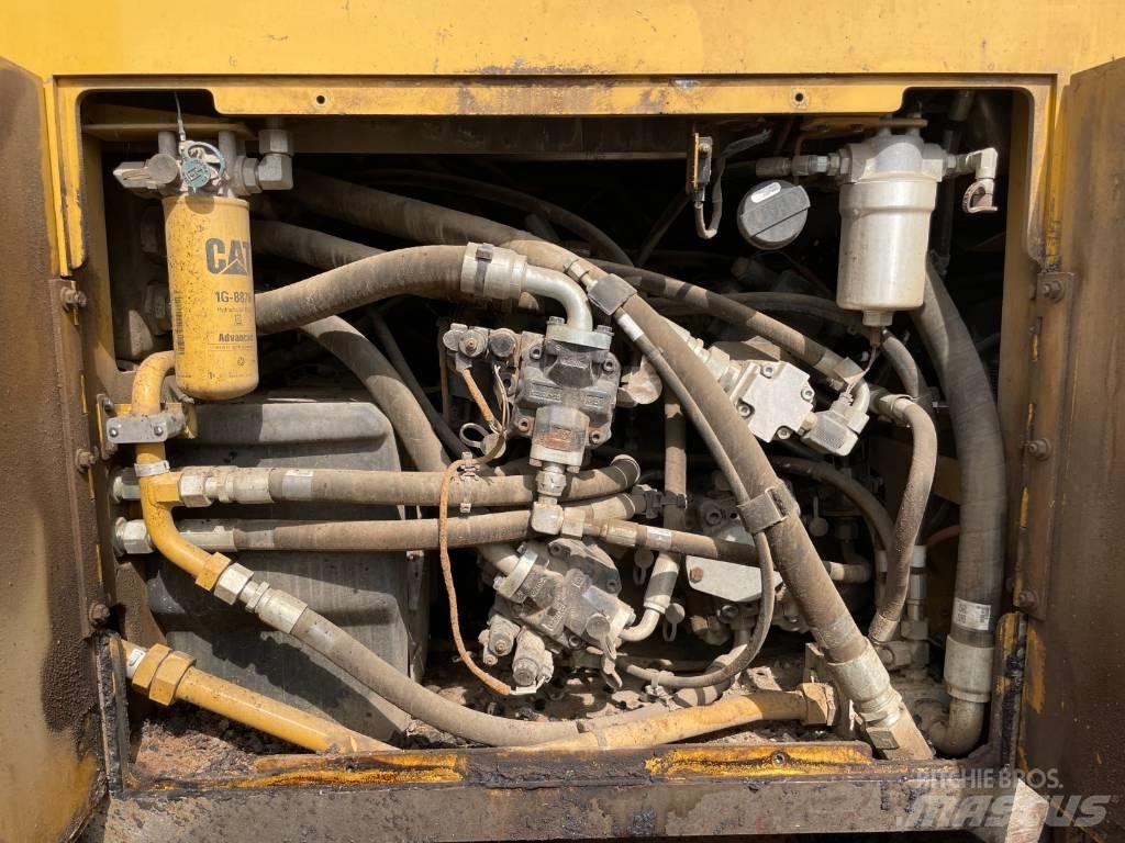 CAT AP555F Asfaltafwerkmachines