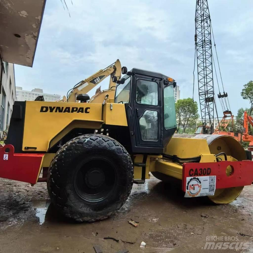 Dynapac CA30D Trilrolwalsen