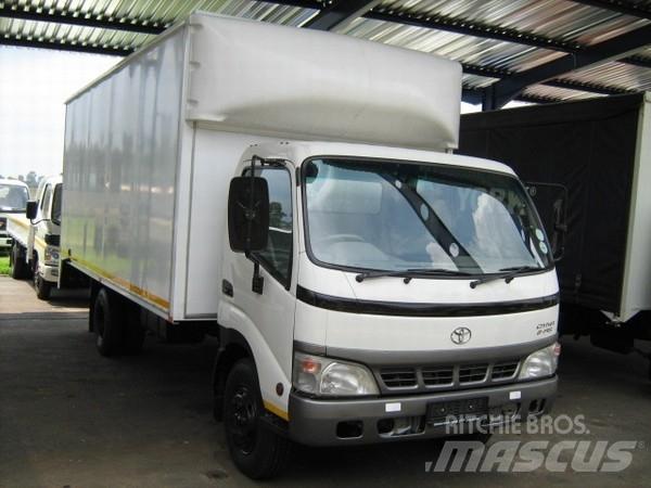 Toyota Dyna 8145 Bakwagens met gesloten opbouw