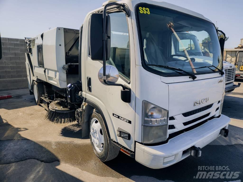 Isuzu NQR Schrobzuigmachines
