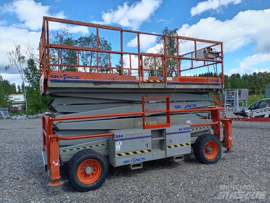 SkyJack SJ 9250 Schaarhoogwerkers