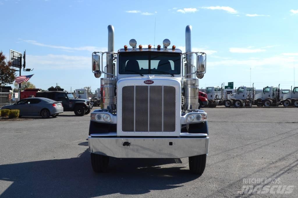 Peterbilt 389 Trekkers