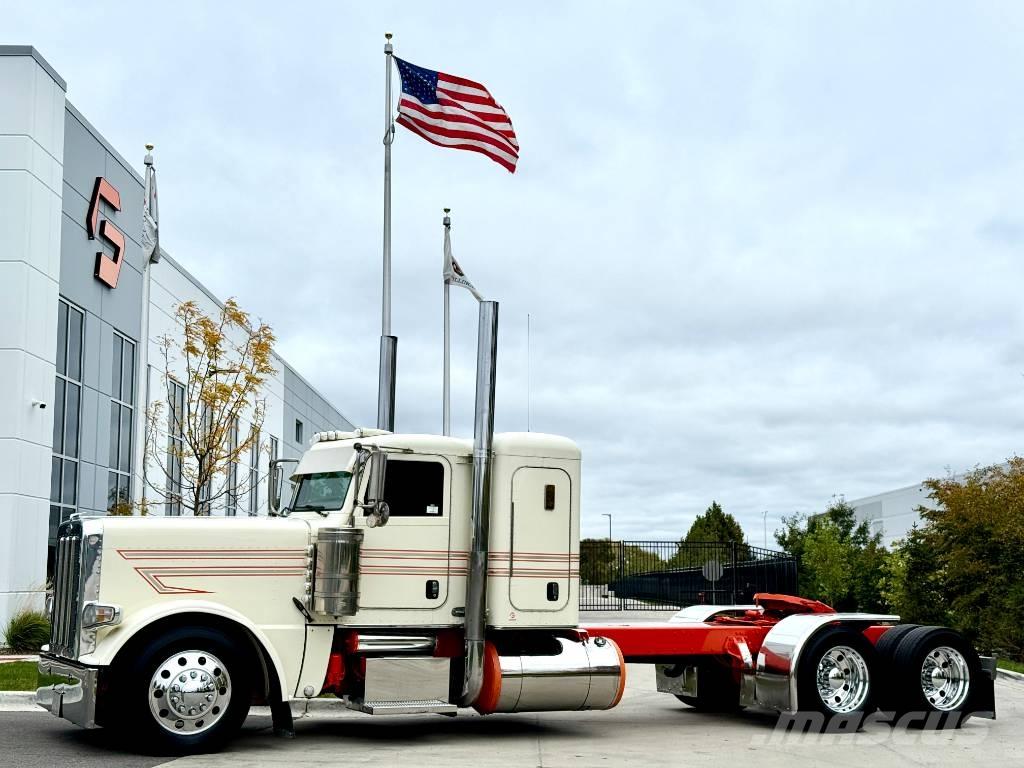 Peterbilt 389 Trekkers