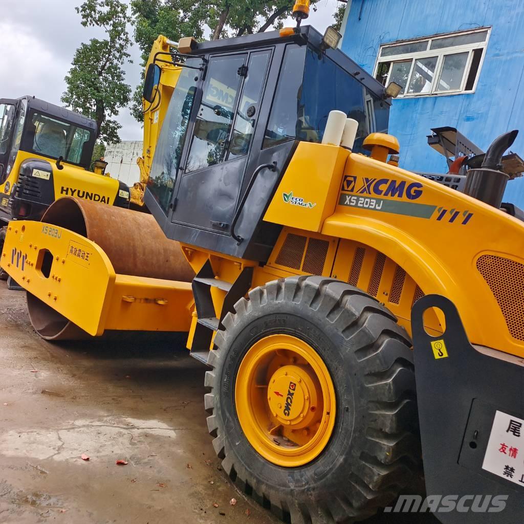 XCMG XS 203 J Rupsgraafmachines