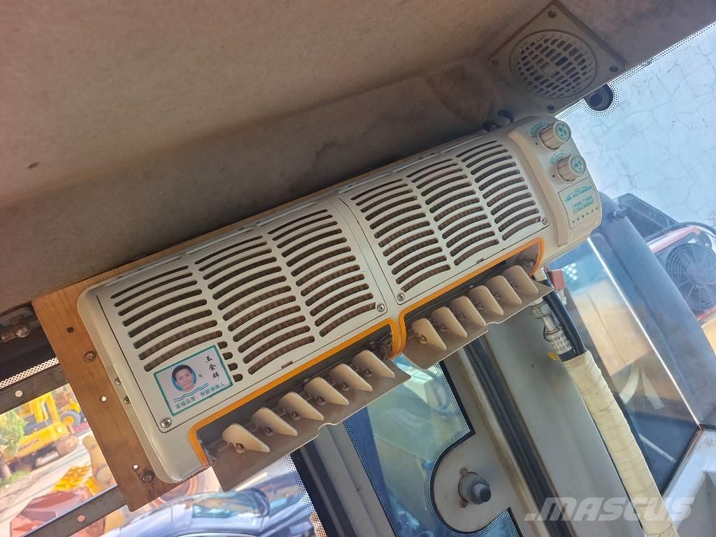 XCMG XS 203 J Rupsgraafmachines